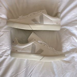 Women’s Veja Campo sneaker size 10 (41) new in box white natural
